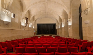 🔥 Création mondiale de mes ' Octonaires de la vanité et inconstance du monde ' 🎶
📅 20 & 21 septembre 2025
📍 Abbaye Royale de Bourgueil | Journées Européennes du Patrimoine
🎼 De Claude Le Jeune à aujourd’hui, la poésie morale du XVIᵉ siècle sublimée.
🗣️ Mes Octonaires, composés à partir des textes d’Antoine de Chandieu, Simon Goulart et Joseph Du Chesne.
✨ Interprétation par l’Ensemble Coruscant
Direction : Sophie Boucheron
Avec Faustine Rousselet (soprano), Sophie Boucheron (mezzo), Caroline Poncet (contralto),
Cyrille Lerouge & Denis Thuillier (ténors), Raymond Rodriguez (basse).
💡 Et si une œuvre restée inachevée au XVIᵉ siècle trouvait enfin sa conclusion au XXIᵉ ?
Avec Valérie Zenatti et moi, Olivier Calmel, une pièce incomplète de la Renaissance renaît aujourd’hui dans un dialogue unique entre passé et présent.
🎟️ Première mondiale à Bourgueil pour les @jepofficiel — entrée libre
👉 Réservations : abbaye-bourgueil.fr/2025/08/24/les-octonaires
🔗 coruscant.eu | oliviercalmel.com
🎼 oliviercalmel.com/octonaires-abbaye-de-bourgueil
@sacem @le_cnm 
#OlivierCalmel #Création #Octonaires #Coruscant #JournéesDuPatrimoine #AbbayeDeBourgueil #MusiqueVocale #Renaissance #MusiqueClassique #MusiqueContemporaine #Poésie #Artchipel #ComposersLife #FrenchComposer #EarlyMusic