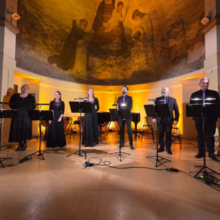 🎶 Octonaires de la vanité et inconstance du monde
Pour six voix mixtes a cappella
Au cœur du Château d'Asnières, ma musique dialogue avec celle de Claude Le Jeune : une rencontre entre Renaissance et création contemporaine, où la poésie morale du XVIe siècle retrouve toute sa résonance aujourd’hui.
Un projet porté avec intensité par l’Ensemble Coruscant, direction Sophie Boucheron.
Voix :
Faustine Rousselet – soprano
Sophie Boucheron – mezzo-soprano
Caroline Poncet – contralto
Cyrille Lerouge – ténor
Denis Thuillier – ténor
Raymond Rodriguez – basse
🔗 coruscant.eu | oliviercalmel.com
@sacem @le_cnm
.
.
.
#OlivierCalmel #EnsembleCoruscant #ClaudeLeJeune #Coruscant #Octonaires #MusiqueVocale #RenaissanceMusic #MusiqueContemporaine #MusiqueClassique #CréationMusicale #Chœur #Voix #Patrimoine #Concert #FrenchComposer #ComposersLife #EarlyMusic #ArtVocal #Poésie