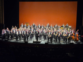 🎼 MEMENTO VIVO au Théâtre du Châtelet
Un immense merci aux formidables musiciens de la Musique des Gardiens de la Paix, sous la baguette inspirée de Gildas Harnois, pour cette interprétation engagée et vibrante de MEMENTO VIVO au Châtelet !
Merci à l’Association Française pour l’Essor des Ensembles à Vent AFEEV et à Philippe Ferro, ainsi qu’à toutes celles et ceux qui explorent actuellement chaque recoin de la partition avec une précision millimétrée.
Gratitude aux Éditions Musicales Artchipel pour leur engagement constant et précieux en faveur de la création musicale.
Et merci aux ami(e)s présent(e)s — votre présence, vos rires et votre soutien font chaud au cœur ❤️
photos de portrait : @thomascalmel 
https://www.oliviercalmel.com/memento-vivo-theatre-du-chatelet
#MementoVivo #OlivierCalmel #Concert #TheatreDuChatelet #WindBand #Orchestre #ConcertBand #MusiqueContemporaine #CreationMusicale #MusiqueFrancaise #ComposerLife #musiquevivanteouvertecreative